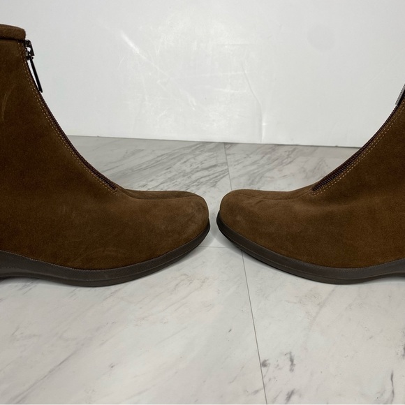 La Canadienne Shiane Brown Front Zip Bootie 8M - Picture 9 of 16